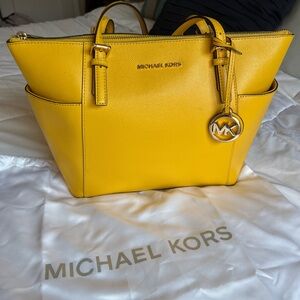 Michael Kors Charlotte Large Saffiano Leather Top-Zip Tote Bag (Jasmine Yellow)